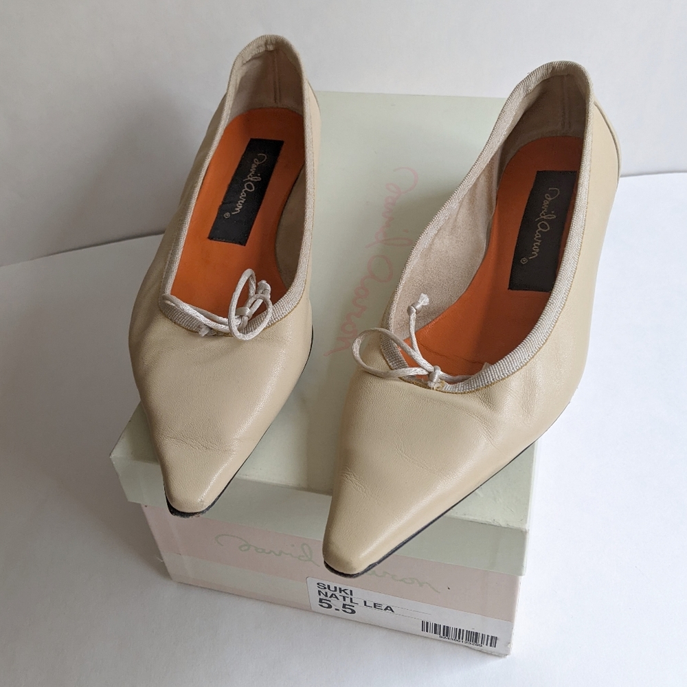 Champagne leather pointy toe flats 5.5 David Aaron